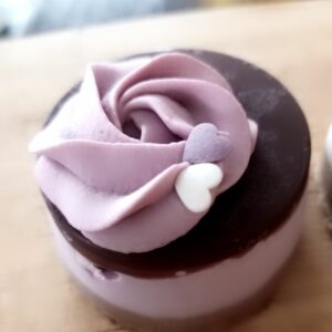 Green-Queen-Ika-Djuric-Hallonbakelse-med-choklad